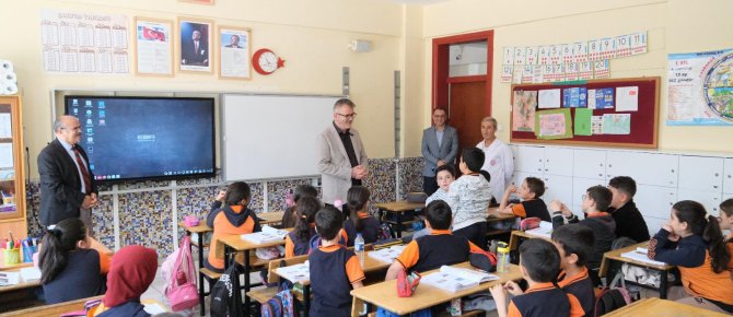 ÖĞRENCİLER YEREL YÖNETİMİ BAŞKAN USTAOĞLU’NDAN DİNLEDİ