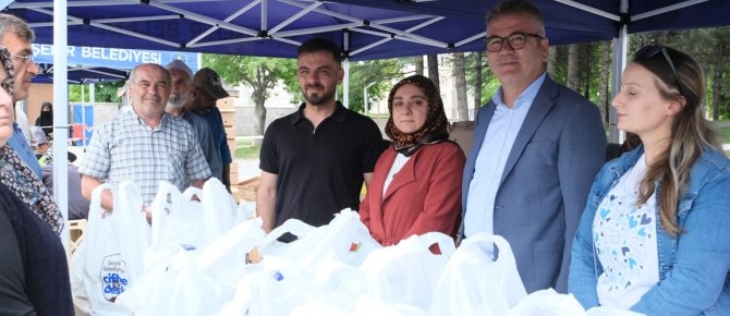BELEDİYEDEN ÜRETİCİYE FİDE DESTEĞİ