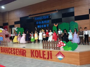 Bahçeşehir Koleji öğrencilerinden İngilizce drama gecesi