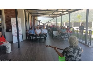 Hüyük Mevlana İlkokulu Öğrencilerinden Huzurevi Sakinlerine Anlamlı Ziyaret