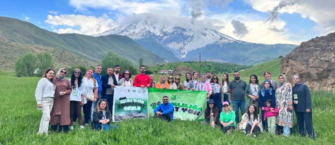IĞDIR’DA GERÇEKLEŞEN TÜBİTAK 4004 EKOLOJİK EDEBİYAT OKULU PEOJESİNDE SEYDİŞEHİR’İ FELSEFE ÖĞRETMENİ AYŞE ÜNÜVAR TEMSİL ETTİ