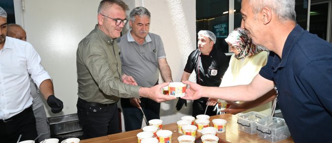SEYDİŞEHİR BELEDİYESİ'NDEN VATANDAŞLARA AŞURE İKRAMI