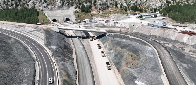 Alacabel Tüneli'nde Asfalt Çalışmaları Hızla Devam Ediyor…
