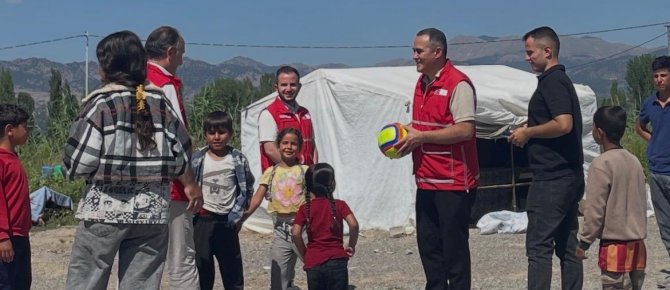 Kızılay Seydişehir Şubesinden Mevsimlik Tarım İşçilerine Anlamlı Ziyaret