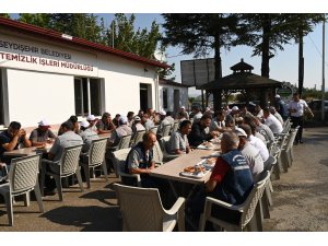 BAŞKAN USTAOĞLU, MESAİYE PERSONELİYLE BAŞLADI