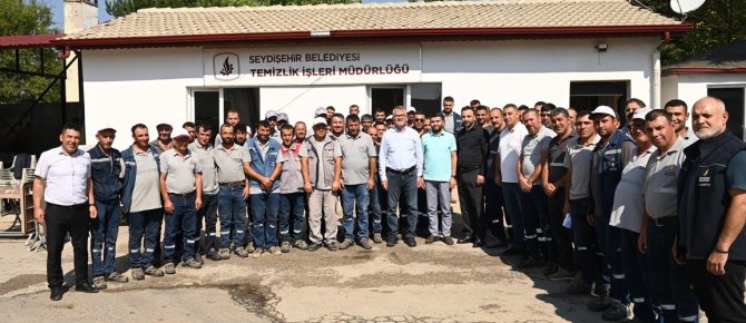 BAŞKAN USTAOĞLU, MESAİYE PERSONELİYLE BAŞLADI