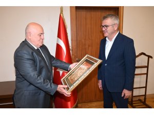 BAŞKAN USTAOĞLU’NDAN KAYMAKAM GÖZEL’E HAYIRLI OLSUN ZİYARETİ